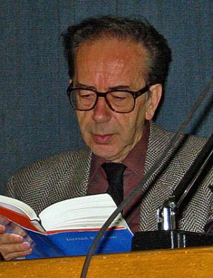 330px-Ismail_Kadare